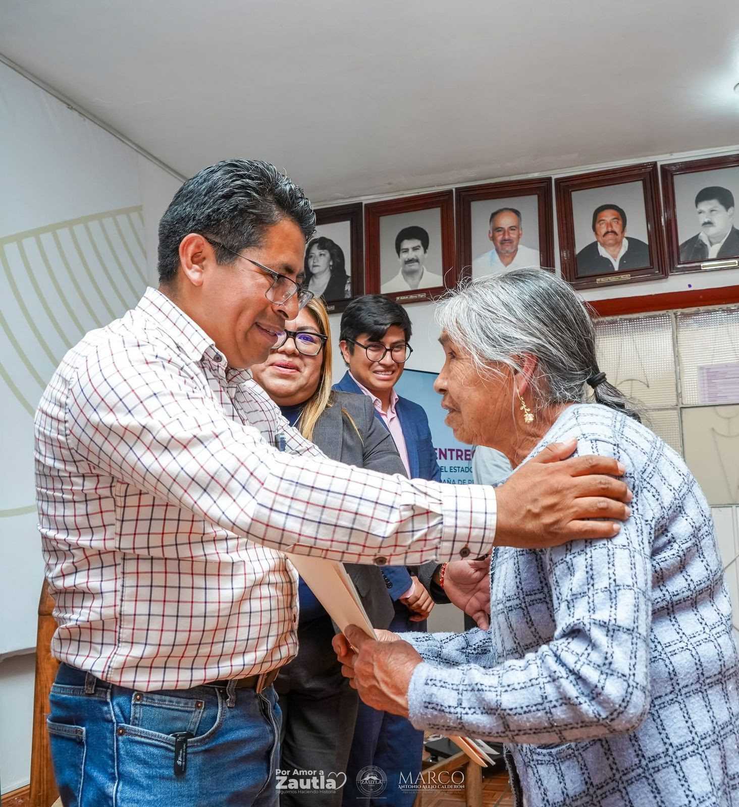 4ª entrega de actas de nacimiento de la campaña de rectificación a bajo costo